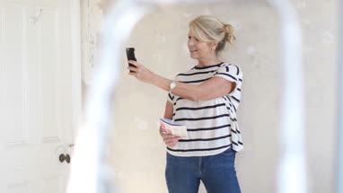 Mature female using visualiser room application