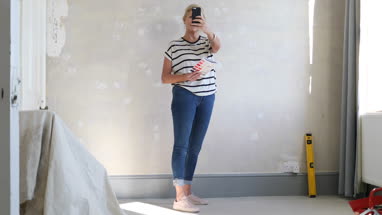 Mature female using visualiser room application