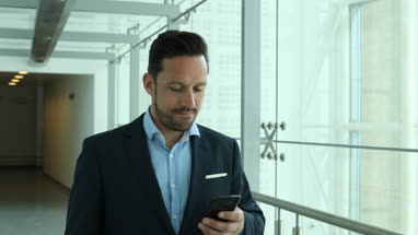 Businessman using smartphone to call home on his commute