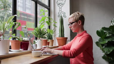 Freelance businesswoman working in a cafe