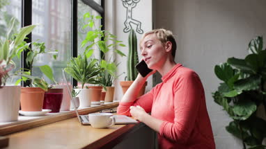 Freelance businesswoman working in a cafe