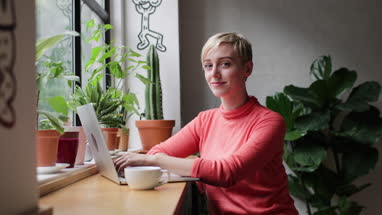 Portrait of a freelance businesswoman working in a cafe