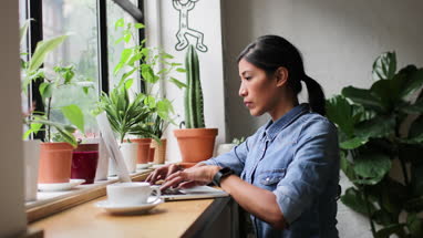 Freelance businesswoman working in a cafe