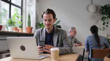 Freelance businessman working in a cafe